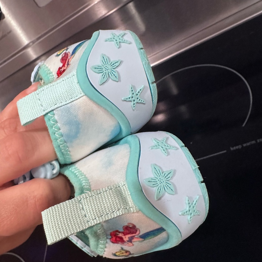 Ariel Princess SHOES Girls 7/8 Toddler Quick Dry Water Pool Beach Shoes Mermaid - Picture 3 of 11